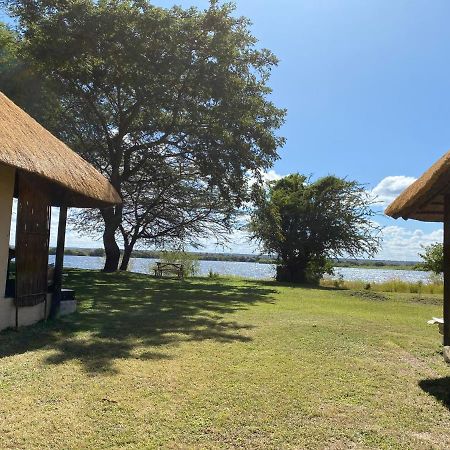 Big 5 Toro Lodge Kasane Eksteriør billede