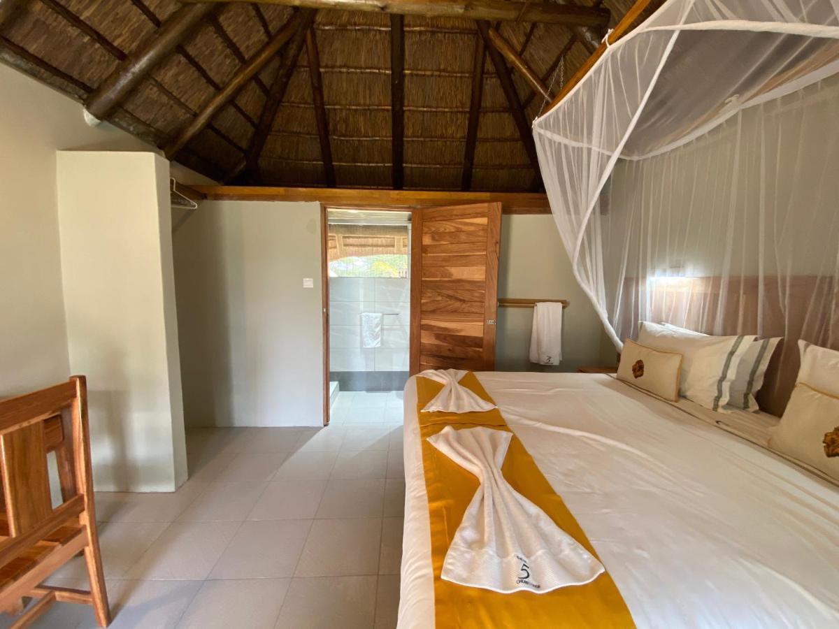 Big 5 Toro Lodge Kasane Eksteriør billede