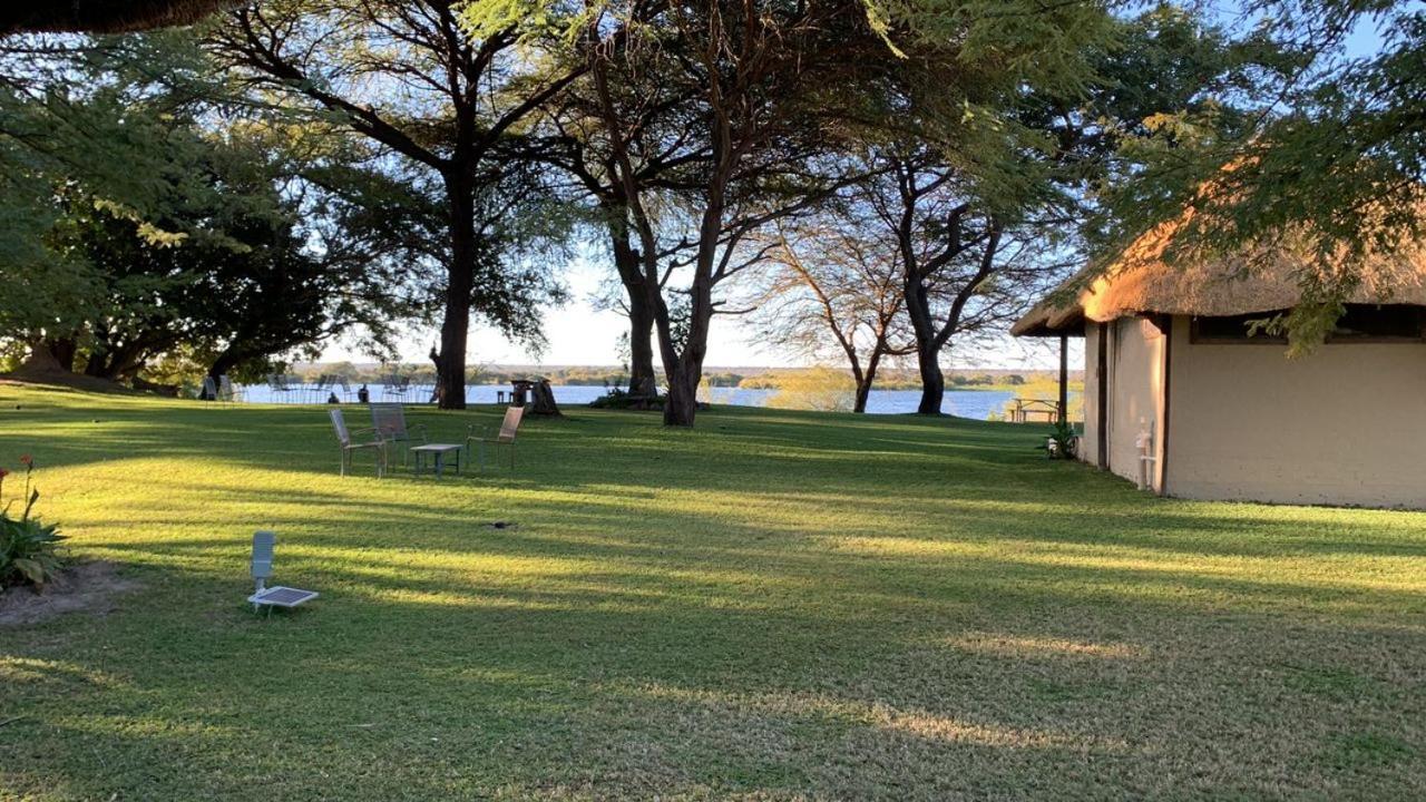 Big 5 Toro Lodge Kasane Eksteriør billede