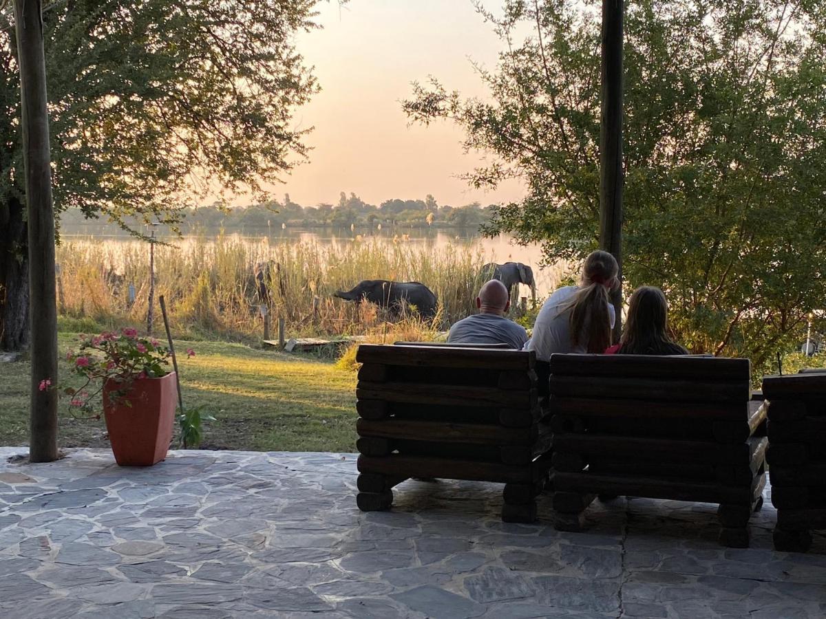 Big 5 Toro Lodge Kasane Eksteriør billede