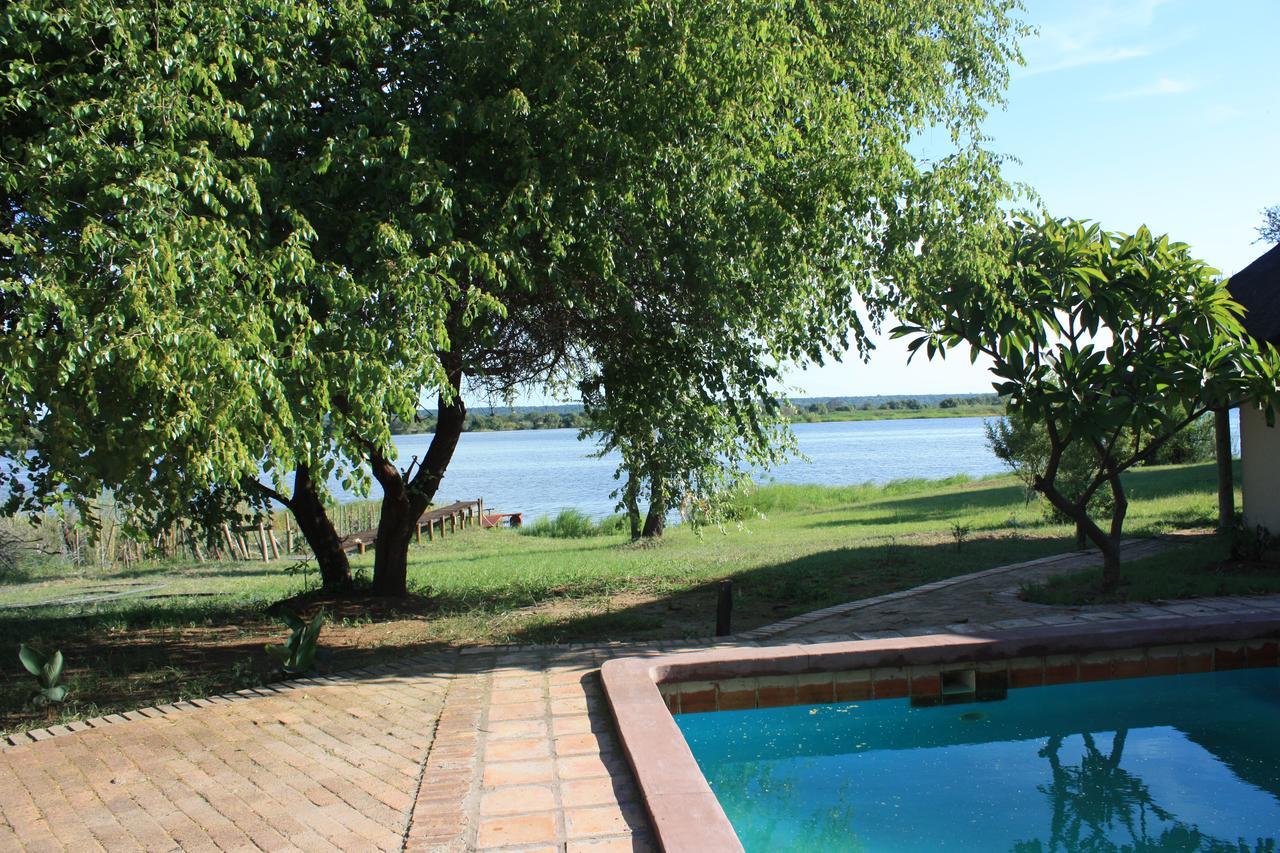 Big 5 Toro Lodge Kasane Eksteriør billede